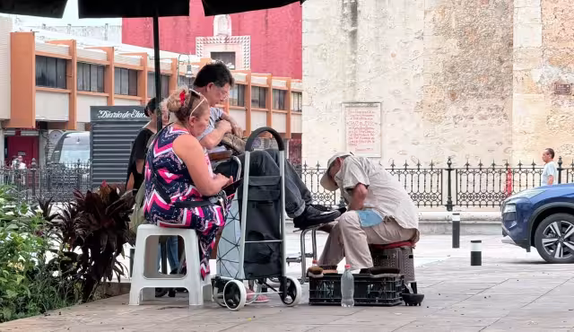 El oficio de bolero casi desaparece en la Plaza Grande de Mérida