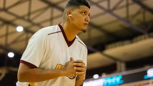 Se integra Jhornan Zamora, basquetbolista venezolano, al Calor de Cancún.