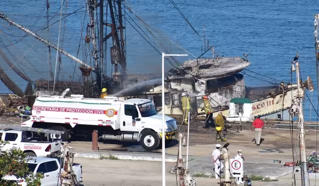 Trabajadores hacían labres de soldadura dentro de la nave cuando una chispa alcanzó combustible