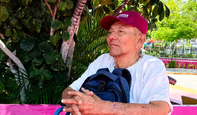 Adulto mayor de 75 años pide ayuda para vivir con dignidad en Ciudad del Carmen.