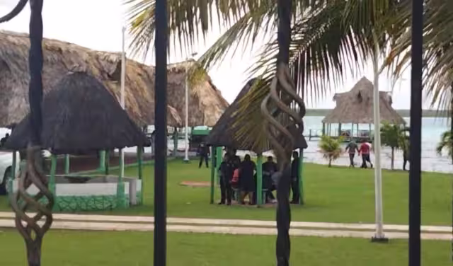 La Sedena no ha emitido datos sobre el elemento que perdió la vida en la Laguna de Bacalar, mientras el Semefo trasladó el cuerpo a la morgue de la ciudad