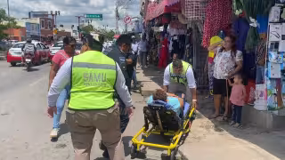 Mujer sufre fractura tras tropezar con banqueta dañada cerca del mercado principal de Campeche