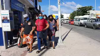 A pesar de portar cubrebocas, la instrucción es no salir de casa