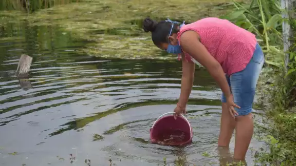 Ante la situación, los pobladores sufren por la falta de agua, pues, nadie quiere responder Ante la situación, los pobladores sufren por la falta de agua, pues, nadie quiere responder