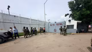 Violencia en penal de Mazatlán deja al menos ocho muertos y 17 heridos; autoridades investigan