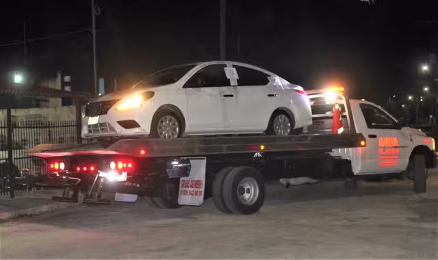El automóvil fue retirado por una grúa