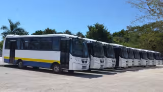 La ciudadanía solo puede acceder al servicio de taxis o combis
