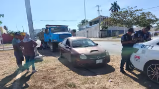 Choque por alcance moviliza paramédicos y policías en Campeche