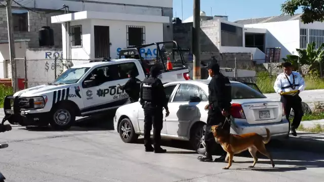 El hombre fue detenido luego de encontrarse en posesión de drogas al interior de su vehículo