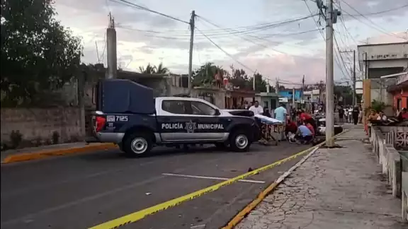 El argentino, de nombre Darian, permanece intubado en una clínica privada en Cozumel, donde piden 20 mil pesos para darle atención El argentino, de nombre Darian, permanece intubado en una clínica privada en Cozumel, donde piden 20 mil pesos para darle atención