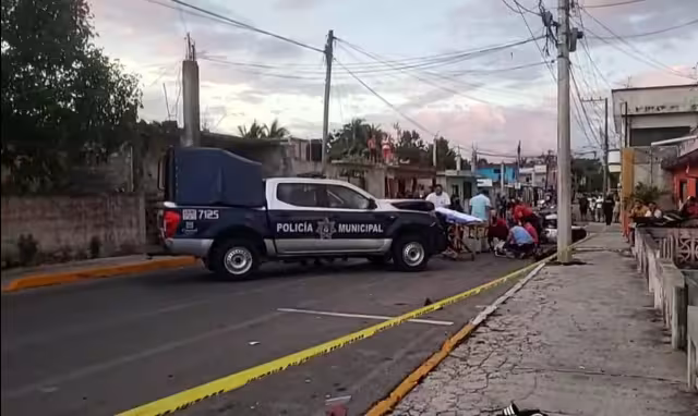 El argentino, de nombre Darian, permanece intubado en una clínica privada en Cozumel, donde piden 20 mil pesos para darle atención