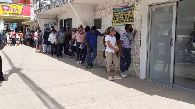 La situación generó mucho movimiento en el sitio de taxis, sobre la avenida principal y también en los comercios locales