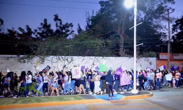 Más de 500 mujeres se reunieron para marchar