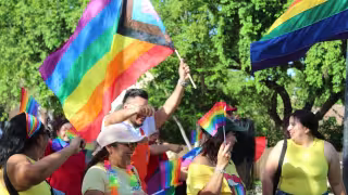 Miles marchan en Mérida por la diversidad sexual