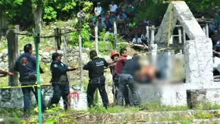 Tras el rescate, el cuerpo del occiso  fue subido a la unidad del Servicio Médico Forense y trasladado a Felipe Carrillo Puerto