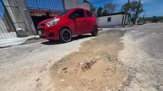 Campeche: Fuga de agua en Siglo XXI persiste desde hace un mes
