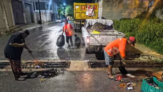 Fuertes lluvias en Campeche arrastran 31 toneladas de basura a las calles y el sistema de drenaje