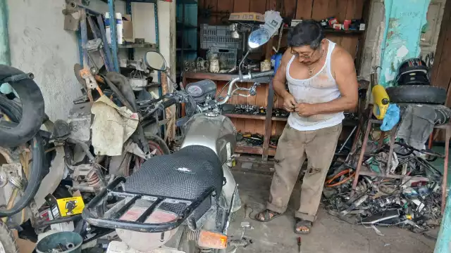 Más motos, menos ingresos: mecánicos luchan por sobrevivir