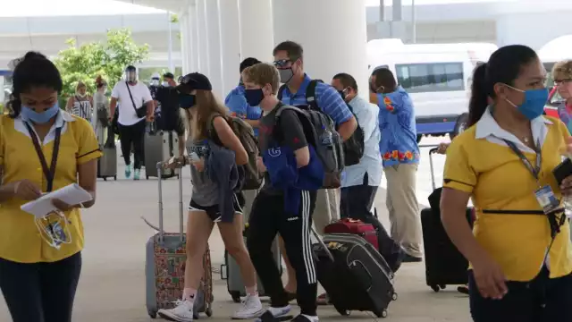 El Aeropuerto de Cancún registró una de sus cifras más grandes de vuelos en los últimos días Foto: Cuartoscuro