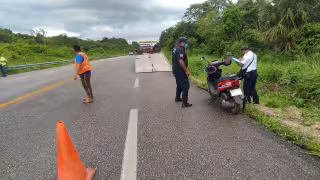 Los elementos solicitaron la presencia de paramédicos al lugar para que revisaran a los lesionados