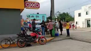 Algunas personas no usan correctamente el cubrebocas o no lo portan, lo que genera un riesgo de contagio por COVID-19