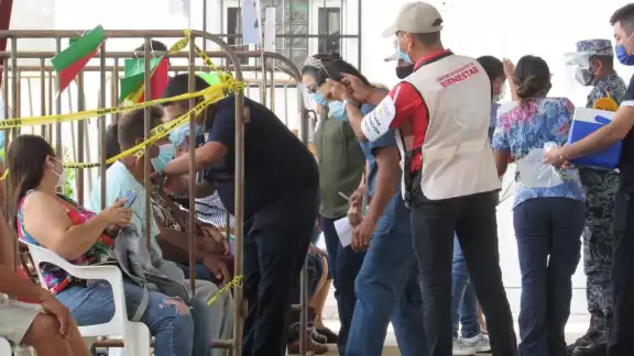 La noche de este jueves se agotaron las dos mil 460 dosis contra el COVID-19 en Cozumel La noche de este jueves se agotaron las dos mil 460 dosis contra el COVID-19 en Cozumel