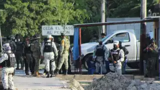 Al menos 15 camionetas con Fuerzas Armadas arribaron a Candelaria