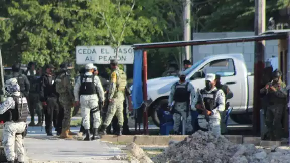 Al menos 15 camionetas con Fuerzas Armadas arribaron a Candelaria