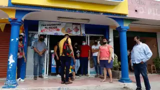 “Ya tiene un mes clausurado mi negocio, perdí las ventas de los finados y como yo, hay perjudicadas muchas personas", denuncia una de las afectadas