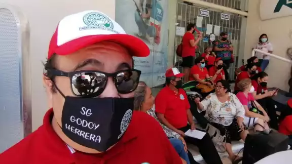 El Secretario General del sindicato de Telmex en Campeche señaló que buscan mejores condiciones de trabajo El Secretario General del sindicato de Telmex en Campeche señaló que buscan mejores condiciones de trabajo