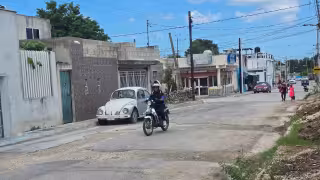 Vecinos de Ampliación Bellavista y Lázaro Cárdenas denuncian baches, fugas de agua y falta de banquetas