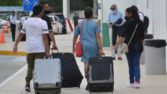Los vuelos demorados son de Aeroméxico, el primero se esperaba que aterrizara a las 8.09 horas Los vuelos demorados son de Aeroméxico, el primero se esperaba que aterrizara a las 8.09 horas