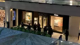 La joyería quedó despedazada de su entrada y ventanales