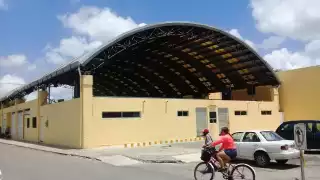 Los vecinos de Kanasín llegaba a vender frutas de la época a los pasajeros del tren