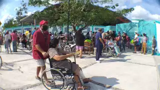 Los cozumeleños apartaron su lugar desde anoche