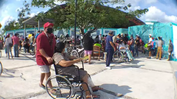 Los cozumeleños apartaron su lugar desde anoche Los cozumeleños apartaron su lugar desde anoche