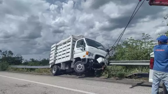 La camioneta quedó con varios daños La camioneta quedó con varios daños