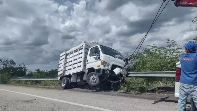 La camioneta quedó con varios daños