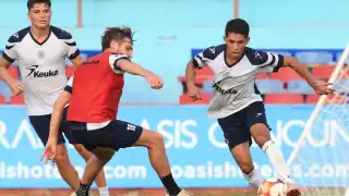 El volante por derecha de 23 años de edad convenció con su juego y entrega en la cancha al profesor Federico Vilar