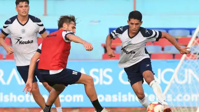 El volante por derecha de 23 años de edad convenció con su juego y entrega en la cancha al profesor Federico Vilar