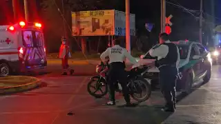 Impacto entre taxi y motocicleta deja un motociclista lesionado en Campeche