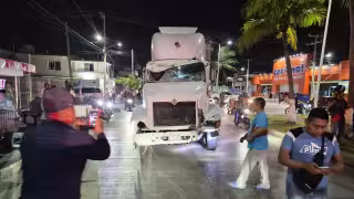 Persecución de tractocamión deja caos y heridos en Ciudad del Carmen