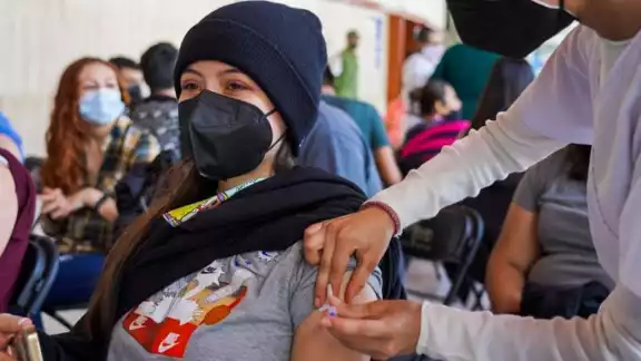 Te decimos paso a paso cómo registrarte para recibir la tercera dosis de la vacuna contra COVID-19 y qué datos necesitas. Te decimos paso a paso cómo registrarte para recibir la tercera dosis de la vacuna contra COVID-19 y qué datos necesitas.