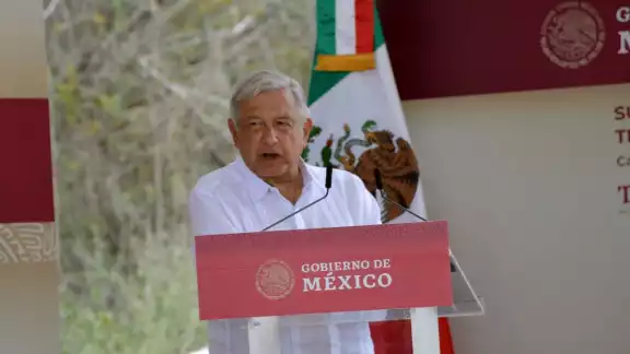El mandatario se encuentra en Campeche tras supervisar los trabajos en Maxcanú, Yucatán El mandatario se encuentra en Campeche tras supervisar los trabajos en Maxcanú, Yucatán