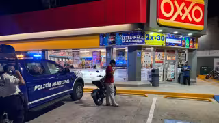 Detienen a joven tras presunto intento de robo en un Oxxo de Justo Sierra en Carmen