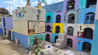 Pobladores de Pomuch exigen limpieza del cementerio; temen brote de dengue 