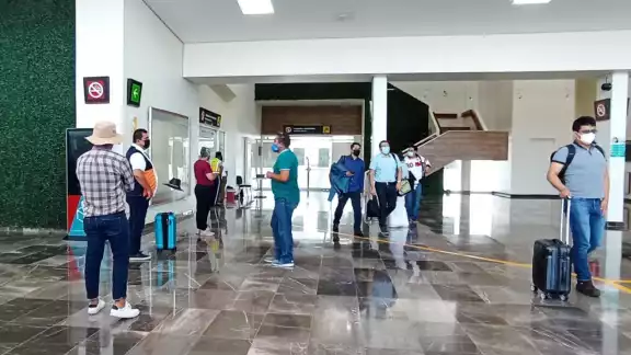 Volaris es la única empresa que mantendrá sus actividades por las tardes Volaris es la única empresa que mantendrá sus actividades por las tardes