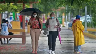 Prevén cielo medio nublado a nublados lluvias con chubascos dispersos en Cancún