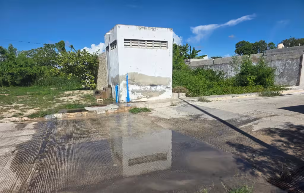 Desperdicio de agua genera indignación en Campeche ante escasez en varias colonias