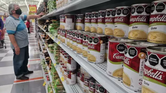 Las etiquetas alertan a los consumidores sobre el exceso de sodio y azúcar (Cuartoscuro) Las etiquetas alertan a los consumidores sobre el exceso de sodio y azúcar (Cuartoscuro)